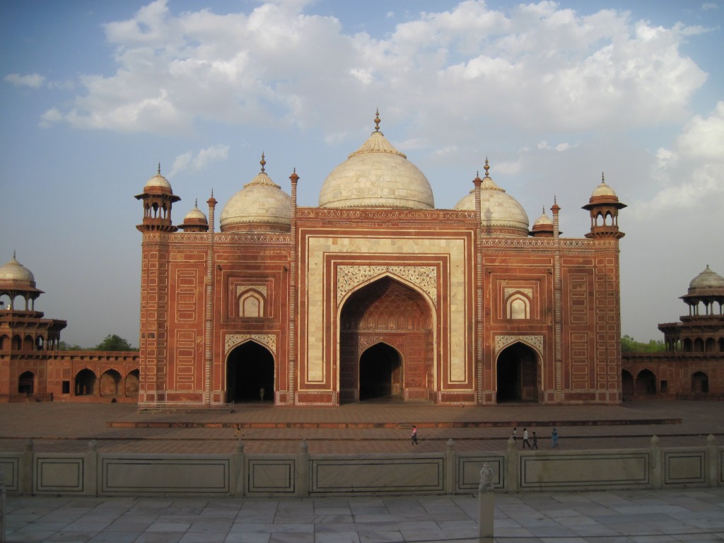 The mosque and guest house were built to flank the Taj and to mirror one another. They're incredibly beautiful in and of themselves.